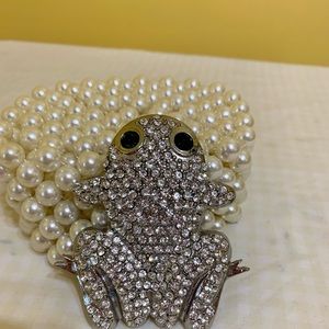 Vintage CGI CN Pearl Belt with Rhinestone Frog Buckle